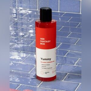 HER FANTASY BOX YUMMY ORGANIC BODY WASH - HYDRATING & JUICY DAILY USE